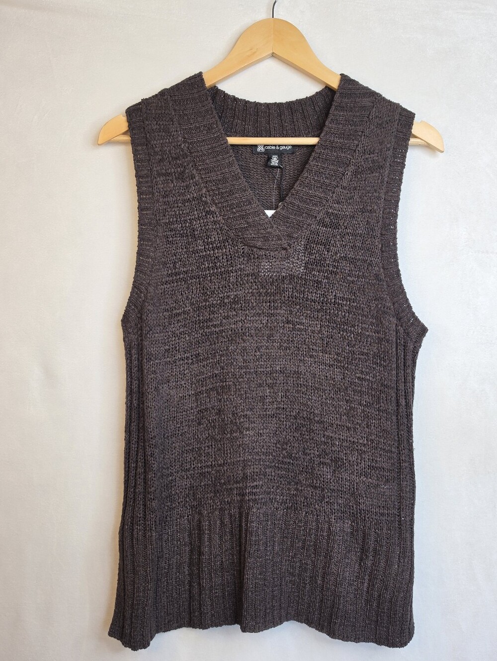 NWT Cable & Gauge Brown V-Neck Knit Sweater Vest Medium